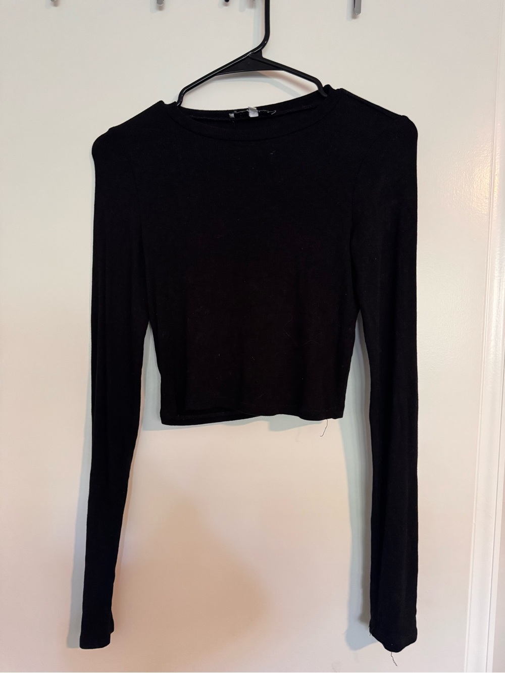 Olivaceous Black Long-Sleeve Cropped Tee